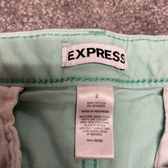 Express Shorts - Picture 3 of 4